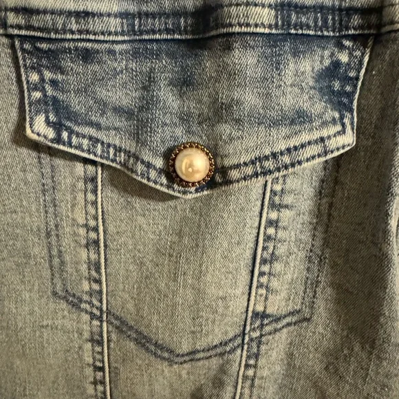 Denim vest, size medium,Sunshine and Rodeos - Picture 4 of 8